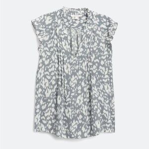MONDAY FUN
Summer Flutter Sleeve Top